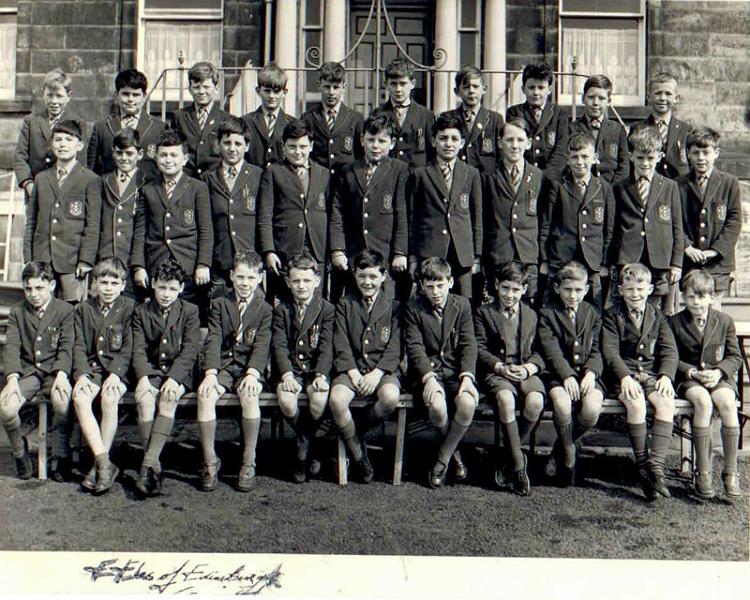 SA - 1960-61.jpg - Photo supplied by Martin Killiner - Martin says "There was no date on this picture but I think it must be 1960 or 61. I am first from the right on the front row. gerald Teague is second from right on the back row and Charlie Ross is fourth from right on the back row. I think that might be Michael Peterson fourth from right in the middle row."